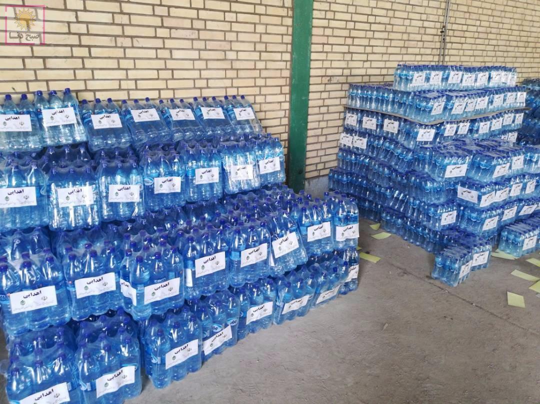 توزیع 4 هزار بطری آب معدنی میان عزاداران حسینی
