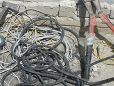 دستگیری دو سارق سیم و کابل برق در شهرستان کهگیلویه با اعتراف به ده فقره سرقت