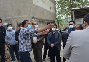 بازدید عضو شورای شهر یاسوج از مناطق زلزله زده شهرستان دنا/توزیع ۲۰۰بسته ارزاق و ۱۰تخته فرش