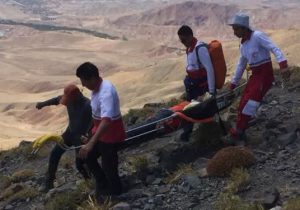دو گردشگر گرفتار در ارتفاعات چمشیر گچساران نجات یافتند